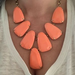 Kendra Scott Harlow necklace.